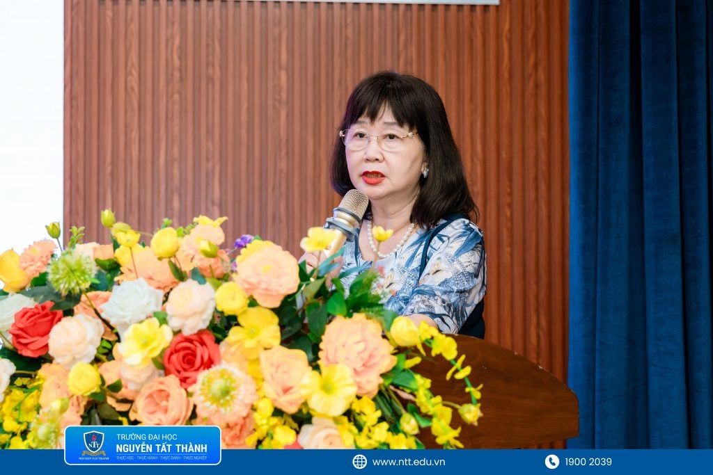 TS. Nguyễn Mai Lan - Chủ tịch Hội đồng trường đã phát biểu chào đón nhân sự mới